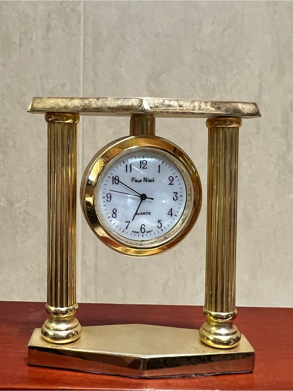 Vintage Mini Desk Clock golden Columns Portable Watch